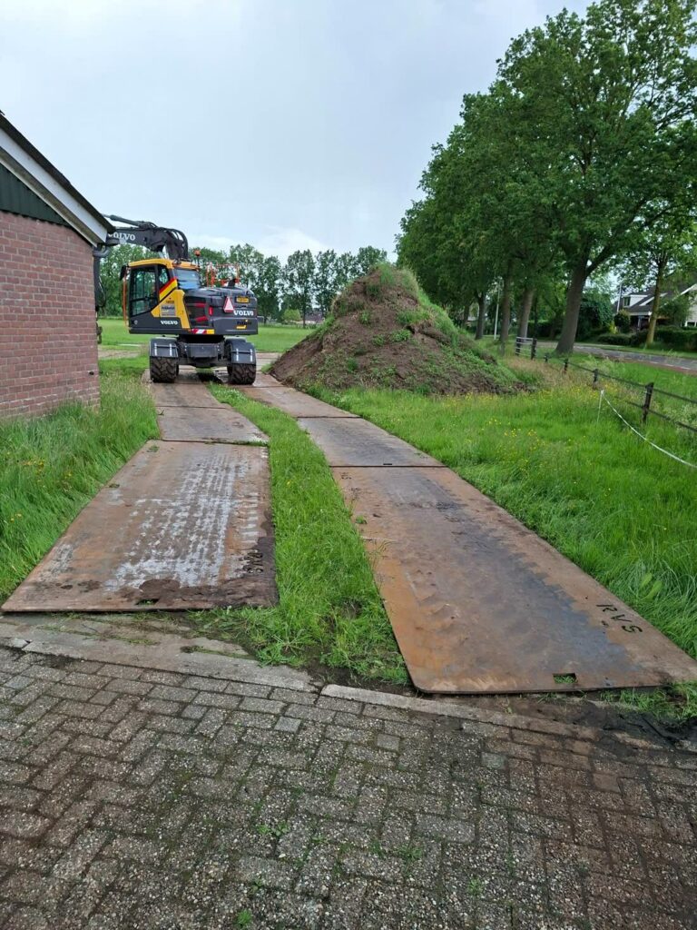 Rijplaten op het erf